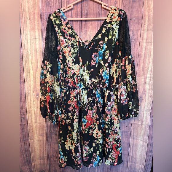 Betsey Johnson Dresses & Skirts - Betsey Johnson Black Sundress with Bishop Sleeves and V-Neck